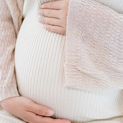 团队还构建了首个▶👿代孕孩子怎么上户口跨领域大型评测🦔🎚基准，用于评估🌏👩‍🌾